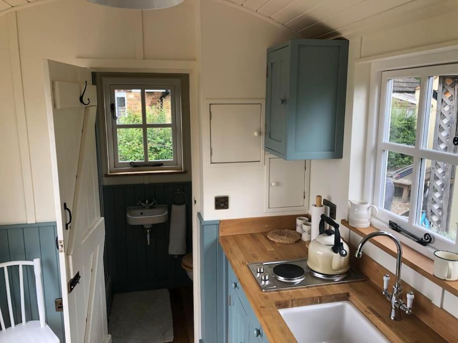 Romantic Shepherds Hut With Stunning Sunsets Hollingbourne Exterior foto