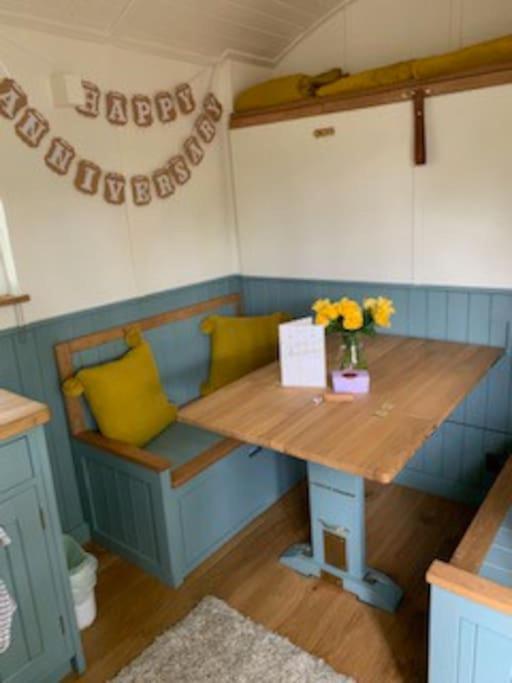 Romantic Shepherds Hut With Stunning Sunsets Hollingbourne Exterior foto