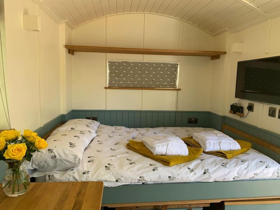 Romantic Shepherds Hut With Stunning Sunsets Hollingbourne Exterior foto